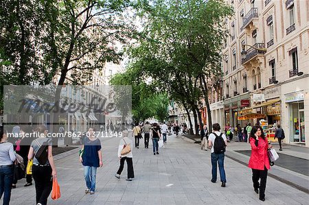 Lyon; Frankreich, Shopper auf der Straße in Lyon Frankreich