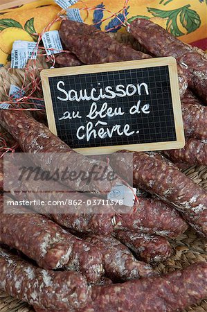 Saucisse à vendre sur un marché rural Provence France
