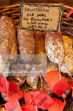 Saucisses à la vente sur le marché de St Remy France