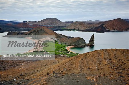 Les îles Galapagos, A Découvre du haut de l'île de Bartolome cherche partout à l'île de Santiago. Les îles Galapagos, A Découvre du haut de l'île de Bartolome cherche partout à l'île de Santiago.