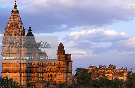 The architectural heritage of this one-time capital of the Bundela Rajputs is among the most exhilarating in Central India. Here,the celebrated 17th-century Jahangir Mahal and the older Raj Maham stand behind the soaring outline of the Chatturbuj Mandir,or temple.