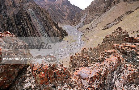 Le sentier de montagne à l'ouest de nord-est de Stok Kangri, Ladakh, Inde