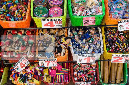 Playa del Carmen, Mexique. Souvenirs dans des paniers.