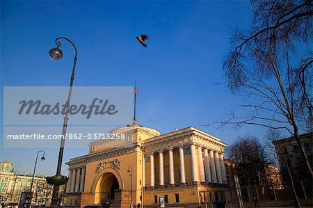 Russia, St.Petersburg; The Admiralty, in Imperial Architecture, the former headquarters of the Russian Navy, Nevsky Prospekt.