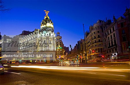 Avenue Gran Via et la métropole s'appuyant, au centre-ville, Madrid Espagne