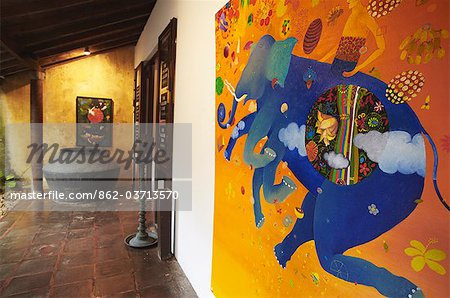 Asie, Asie du Sud, Sri Lanka, Colombo, Kollupitiya, peintures au cour de la galerie Cafe (l'ancien Bureau du célèbre Sri-lankais architecte Geoffrey Bawa)