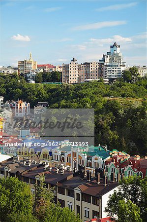 Ansicht der bunten neuen Häusern, Kiew, Ukraine