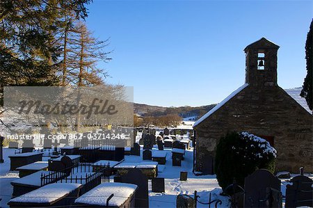 Pays de Galles, Gwynedd, Snowdonia, chapelle et grave yard près de Capel Curig en Snowdonia.