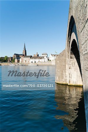 'St. Maartenskerk' (St.Martin Church) and St. Servatius Bridge on the River Maas, Maastricht, Limburg, The Netherlands,  Europe.