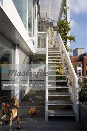 Roof Garden Apartment, London. Architects: Tonkin Liu with Richard Rogers
