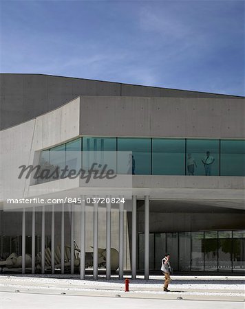 Cantilever elevation at the MAXXI, National Museum of 21st Century Arts, Rome. Architects: Zaha Hadid Architects
