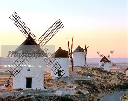 Castilla-la Mancha, moulins à vent à Consuegra.