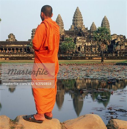 Moine bouddhiste de lac à Angkor Wat