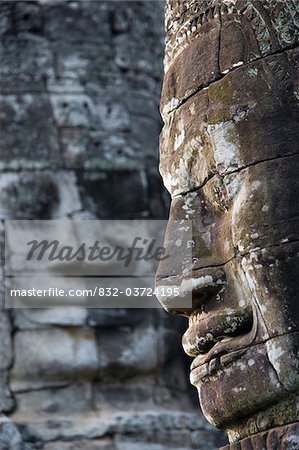 Détail de quelques visages géants 216 d'Avalokiteshvara.
