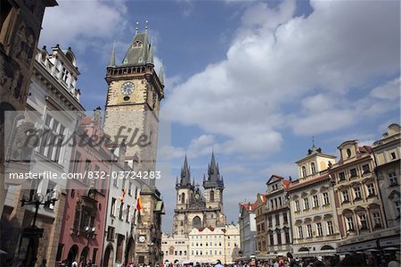 Tyn Cathedral und der astronomischen Uhr im Altstädter Ring