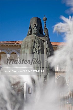 Statue of Archbishop Makarios and Archbishopic Palace