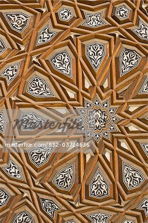 Détail des portes décorées dans la mosquée Rifai