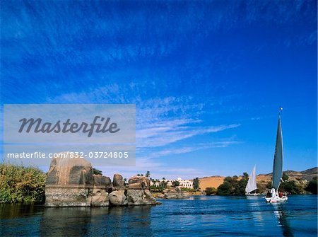 Felouques sur le Nil à Assouan