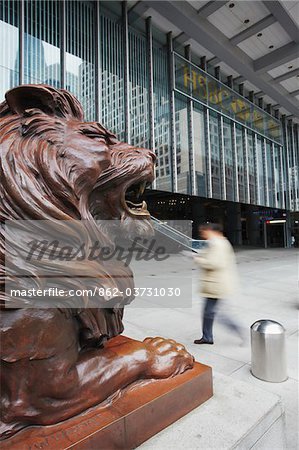 Statue de lion en dehors de la HSBC, construction, Central, Hong Kong, Chine