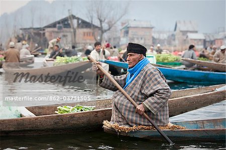 Le marché aux légume au lac Dal à Srinagar, au Cachemire, Inde