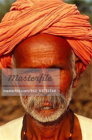 Indien, Rajasthan, nr. Jojawar. Ein Landwirt Rajasthani.