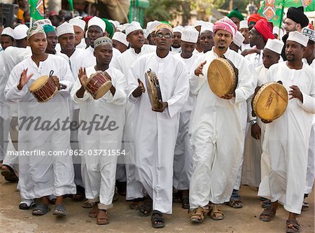 Kenya. Une joyeuse procession musulmane pendant Maulidi, la célébration de l'anniversaire de prophète Mohammed s.