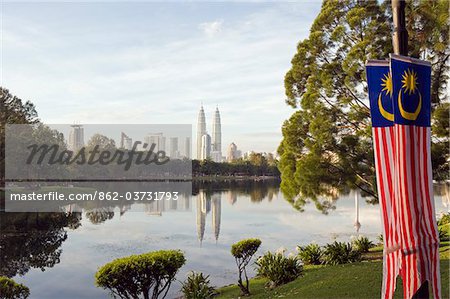 Du Sud Asie du sud-est, la Malaisie, Kuala Lumpur, Petronas Towers, lac Titiwangsa