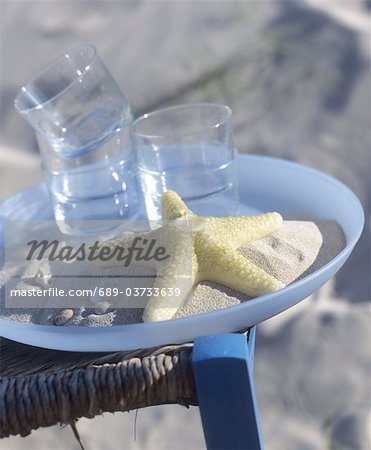 Decoration with starfish and glasses