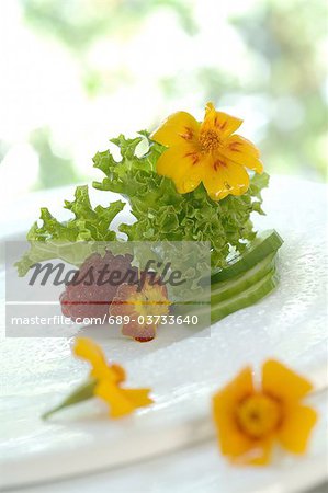 Lettuce with edible flowers