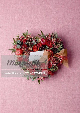 Couronne de fleurs en forme de coeur Couronne de fleurs en forme de coeur