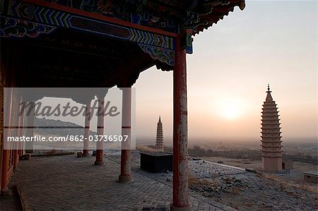 China, Ningxia Province, Baishikou near Yinchuan, sunrise at the Twin Pagodas