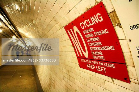 Angleterre, Londres. Tunnel de pied de Greenwich à Londres.