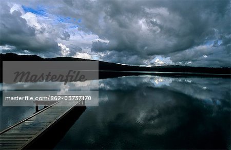 Schweden, Jämtland, nahe Ankarede, Lake Mesvattnet. In den südlichen Ausläufern des schwedischen Lappland reichlich ruhige Seen.
