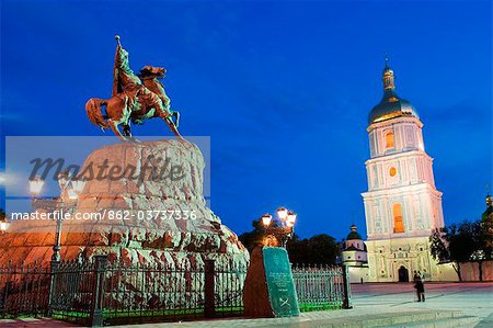 Ukraine, Kiew, St Sophias Cathedral, 1017-31 mit barocken Stil Kuppeln und Bell tower, Unesco-Weltkulturerbe (1990)