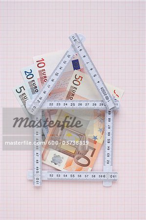 Maison en règle extensible et Euros sur papier millimétré