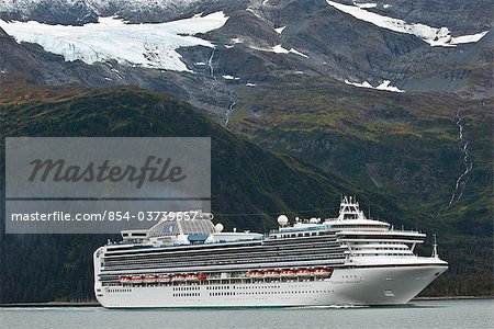 La princesse saphir cruise ship feuilles port à Whittier lié pour les eaux libres de l'automne de Prince William Sound, centre-sud de l'Alaska,