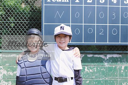 Portrait de garçons en uniforme de Baseball