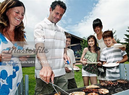 Familie einreihen für Grill