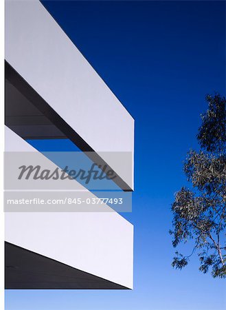 Exterior detail of cantilevered balcony, Briarcrest House, Beverly Hills, California. Architects: SPF Architects