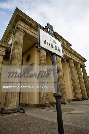 Germany, Berlin, Brandenburg Gate and 18th of March Square (Platz des 18. März)