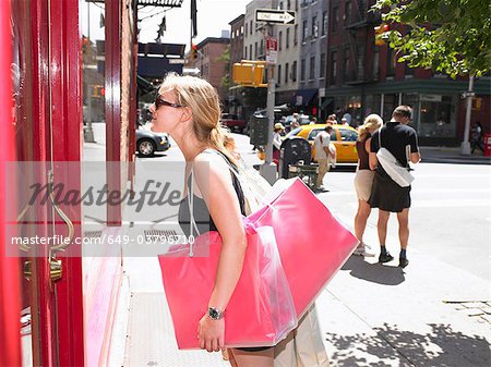 Frau Einkaufen in New York City