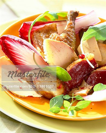 Salade de pigeonneau aux cèpes et foie gras