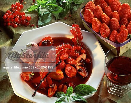 Soupe de fruits d'été épicé