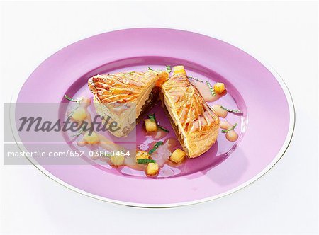 Individual apple and foie gras pie
