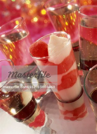 Verrine de fraises tagada bonbons et crème