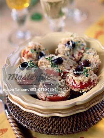 Mini tomatoes stuffed with rösti potatoes and anchovies