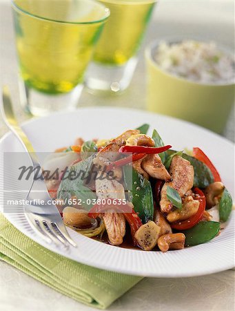 Sliced grilled chicken with vegetables and cashew nuts