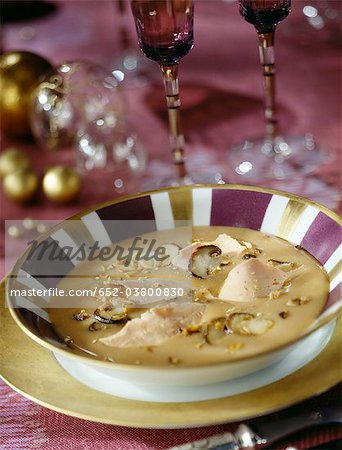 Crème de cèpes au foie gras et noisettes Crème de cèpes au foie gras et noisettes