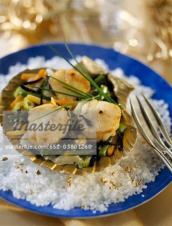 Scallops with finely cut truffles