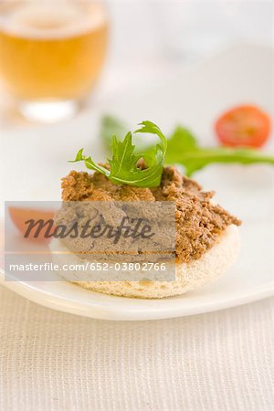 Foie de poulet et canapé de pâté de Port